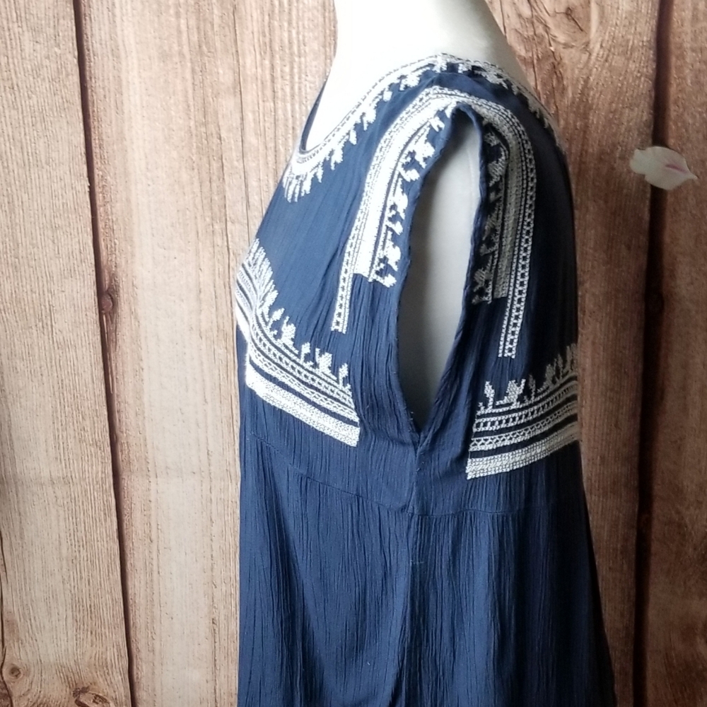 Alya floral embroidered sleeveless top siz… - Picture 8 of 8